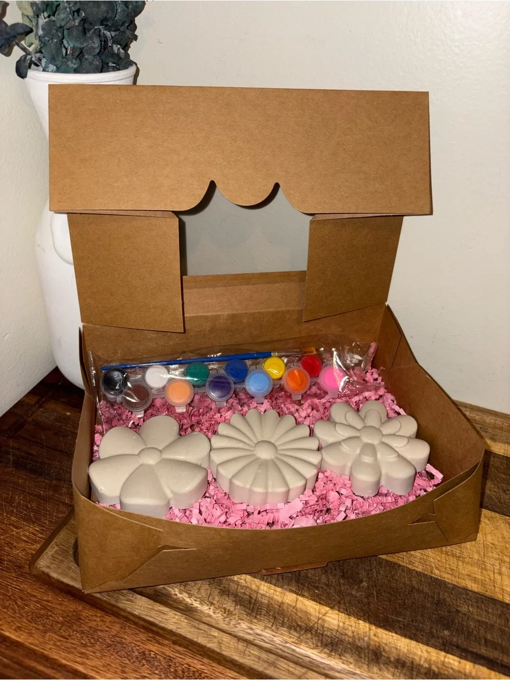 Flower-Shaped Paintable Plaster Set with Paints